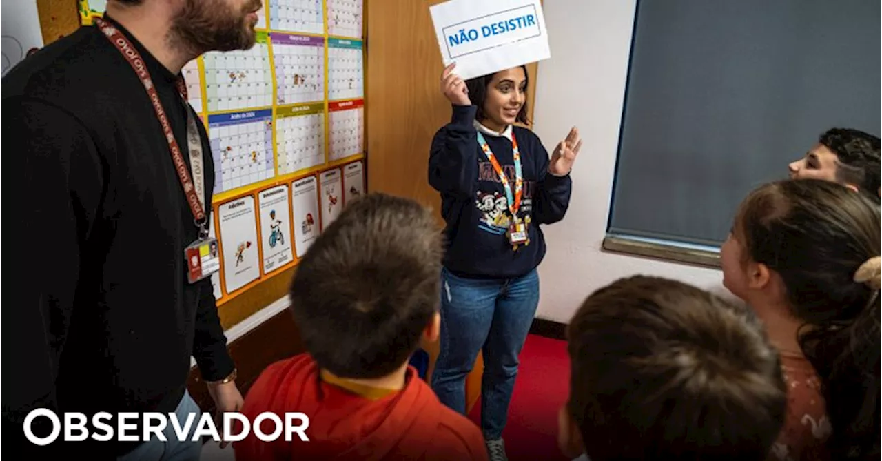 Uma história, uma caixa azul e um pássaro para falar de saúde mental a crianças e adolescentes