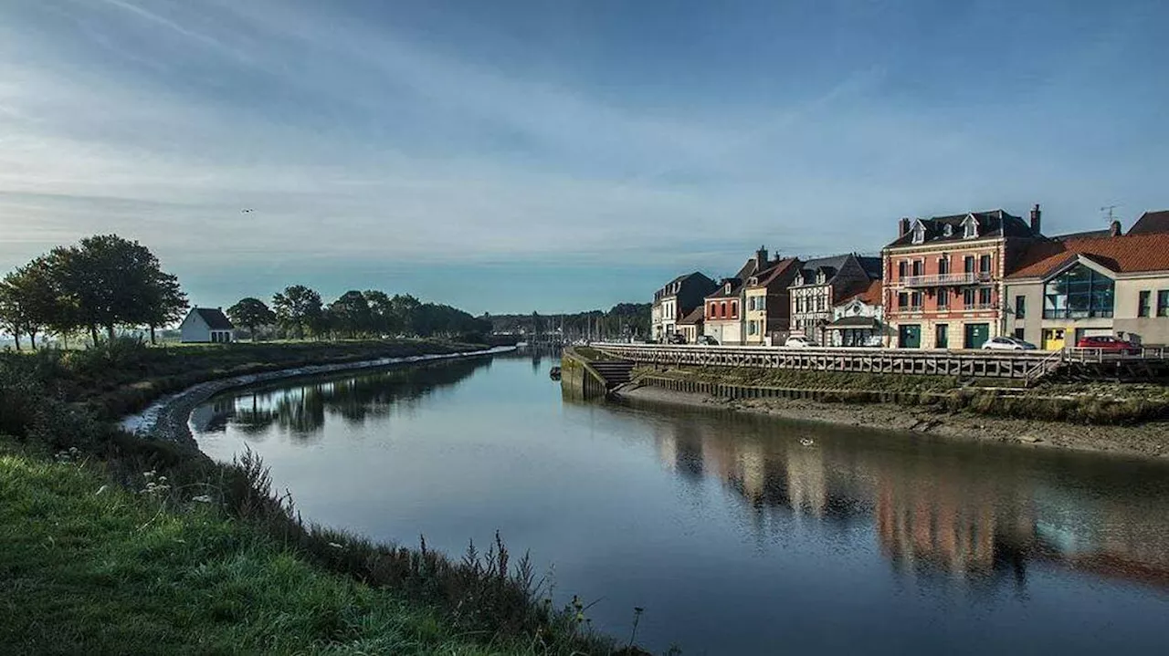 Cette sublime cité médiévale, joyau de la baie de Somme, est l’un des plus beaux détours de France