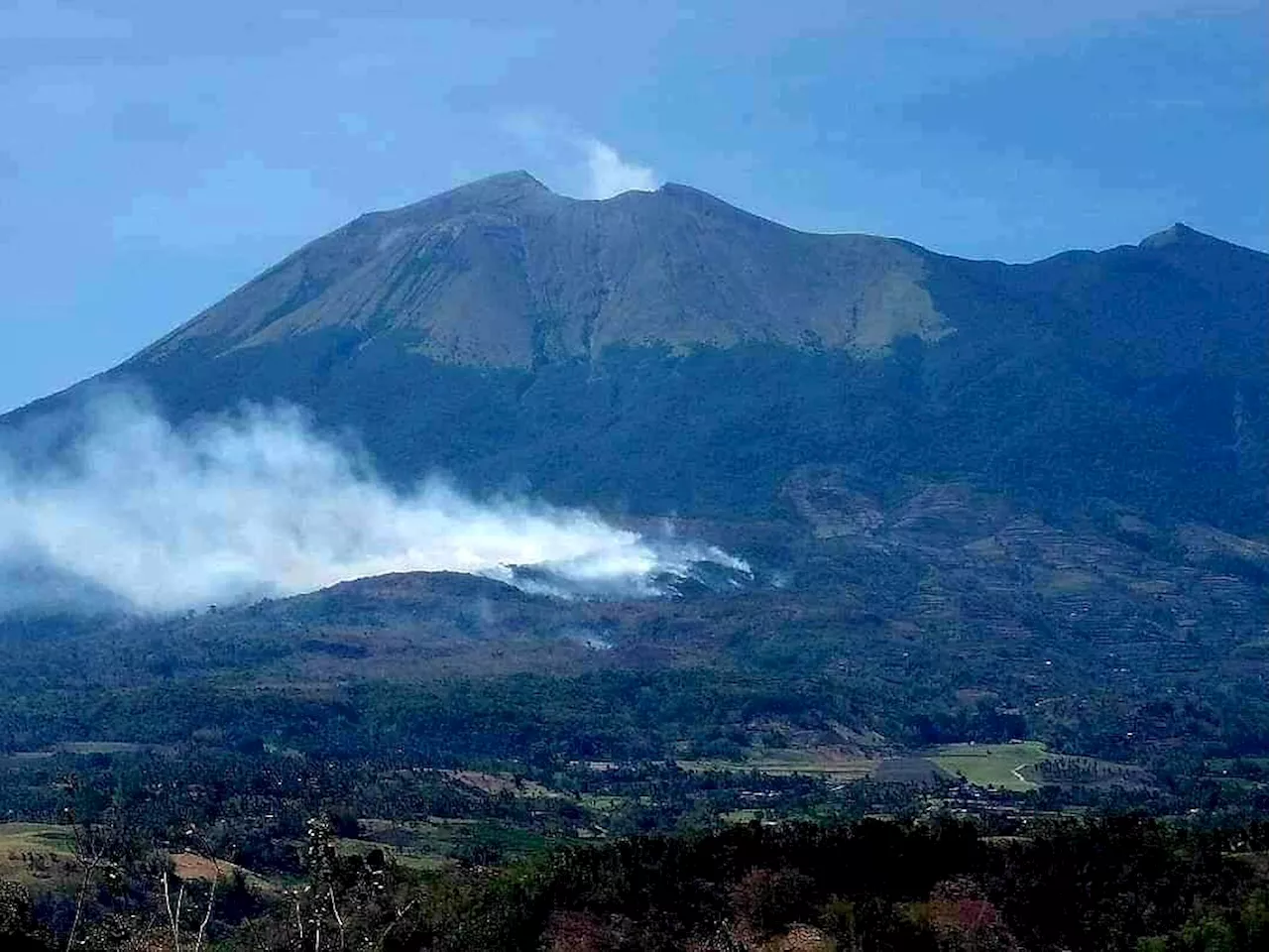 Grassfire hits 35 hectares of Mount Kanlaon Natural Park in Negros Occidental