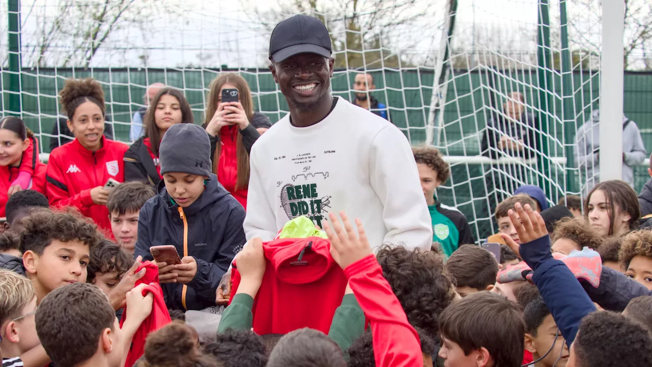 Bourges: l'accueil de rockstar réservé à Sadio Mané, ovationné pour son premier déplacement