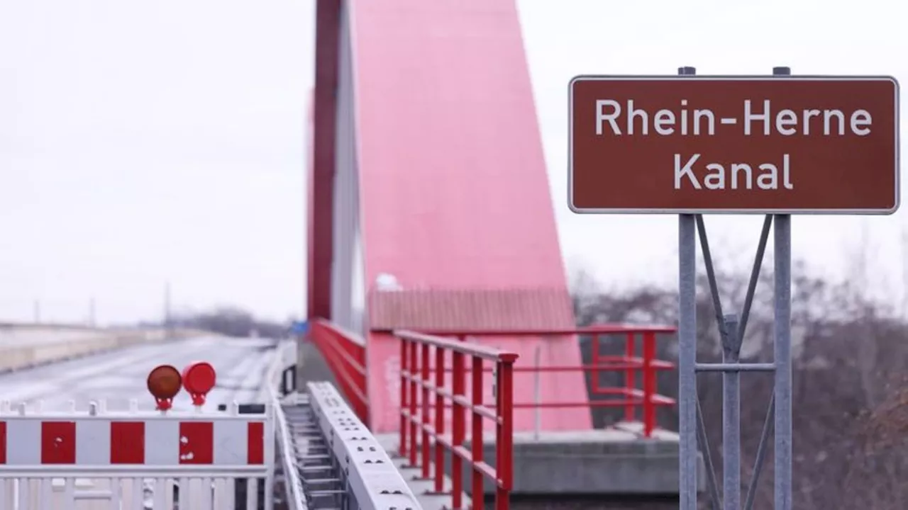 Bau: Über A42-Brücke rollen wieder Autos