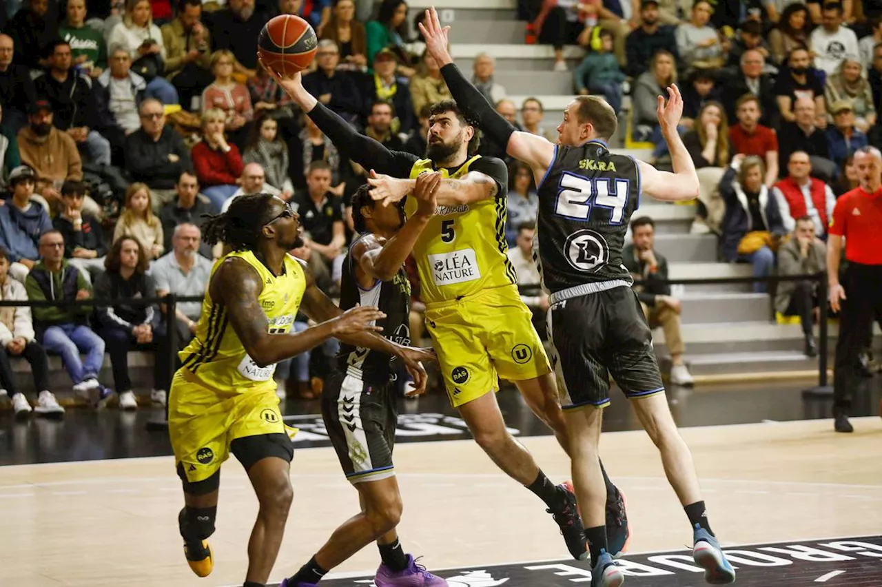 Le Stade Rochelais Basket, toujours plus redoutable, réduit Châlons-Reims en morceaux (87-73)