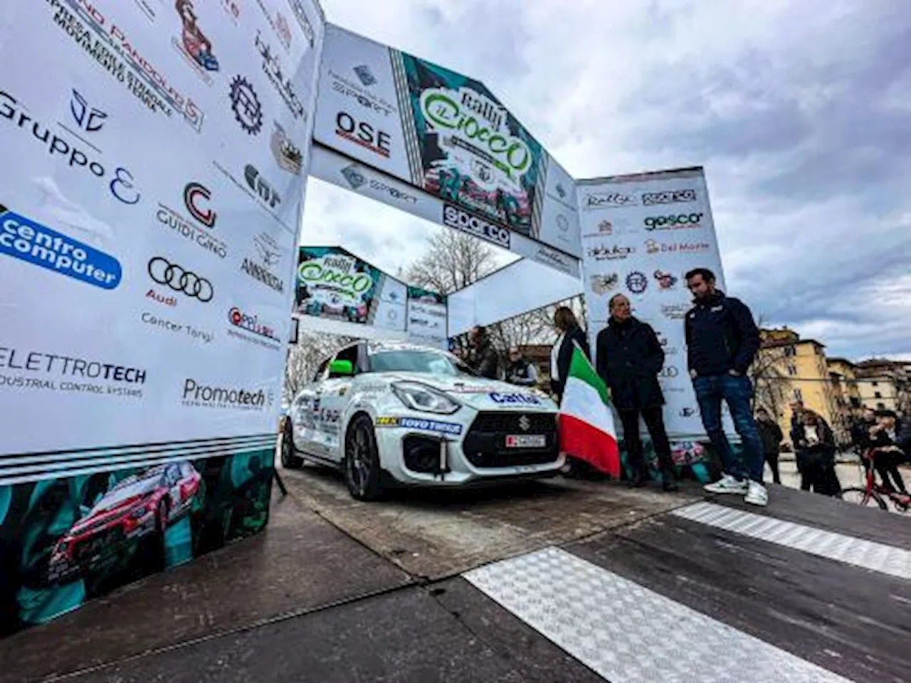 Campionato Italiano di Rally, auto esce di strada: uno spettatore in gravi condizioni