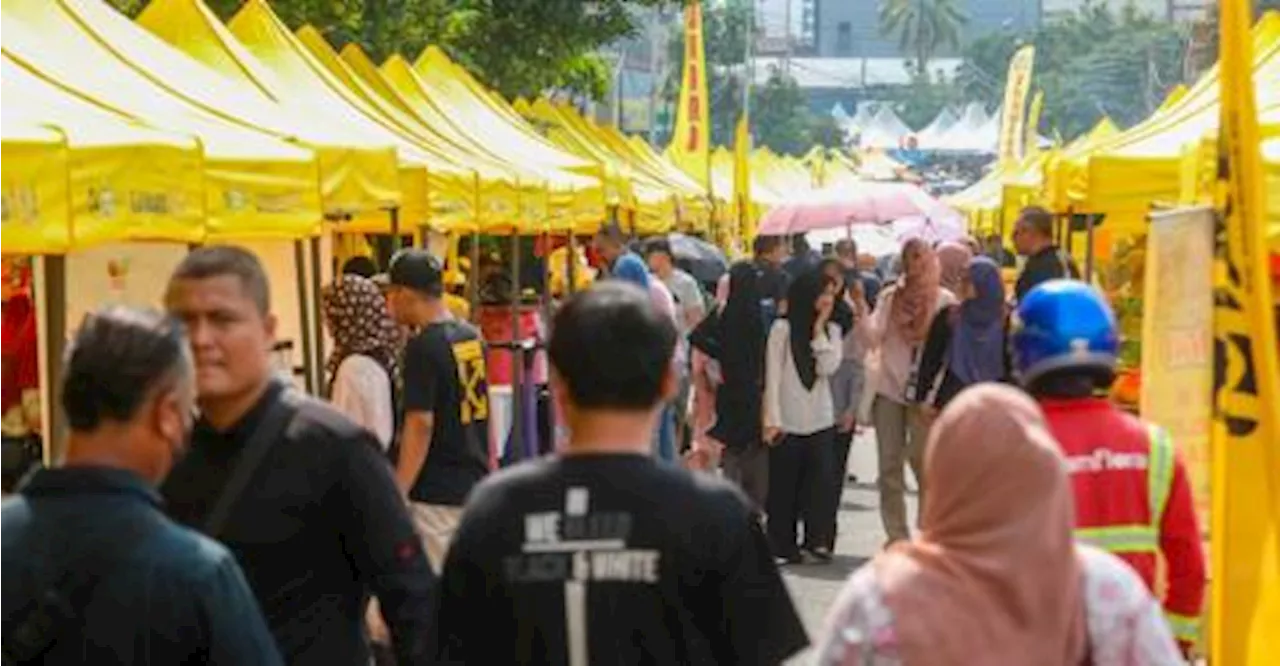 Customer charged RM3 for gravy at Ramadan bazaar