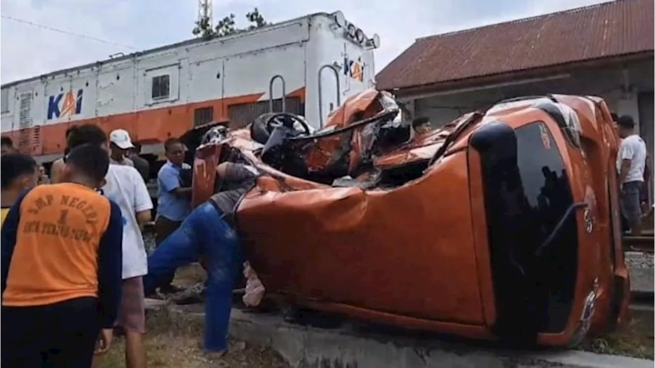 Satu Keluarga jadi Korban saat Mobil Tertabrak KA di Tebing Tinggi, Ibu dan Anak Tewas