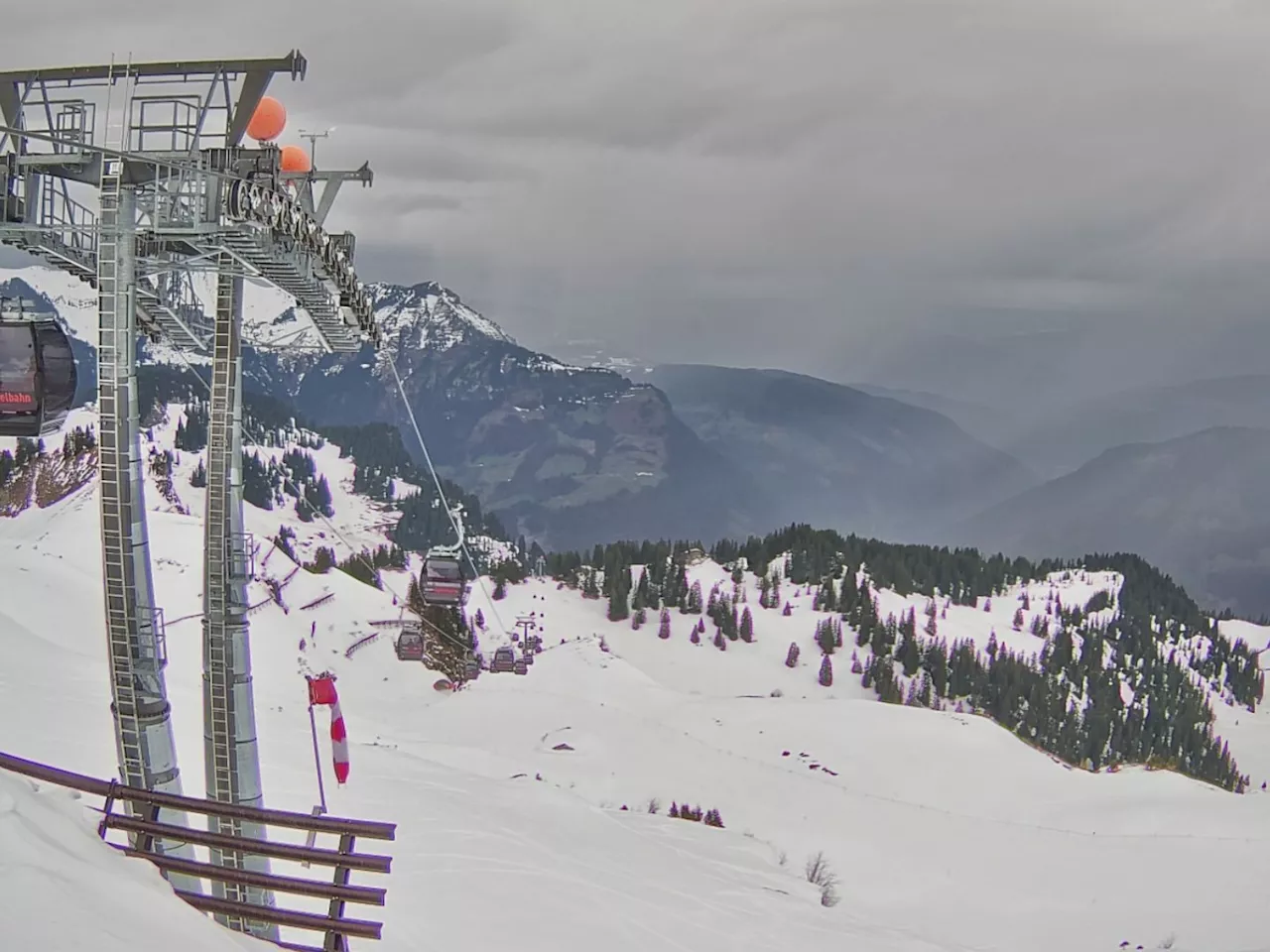 Letzte Abfahrten genießen: Diese Skigebiete in Vorarlberg sind noch offen