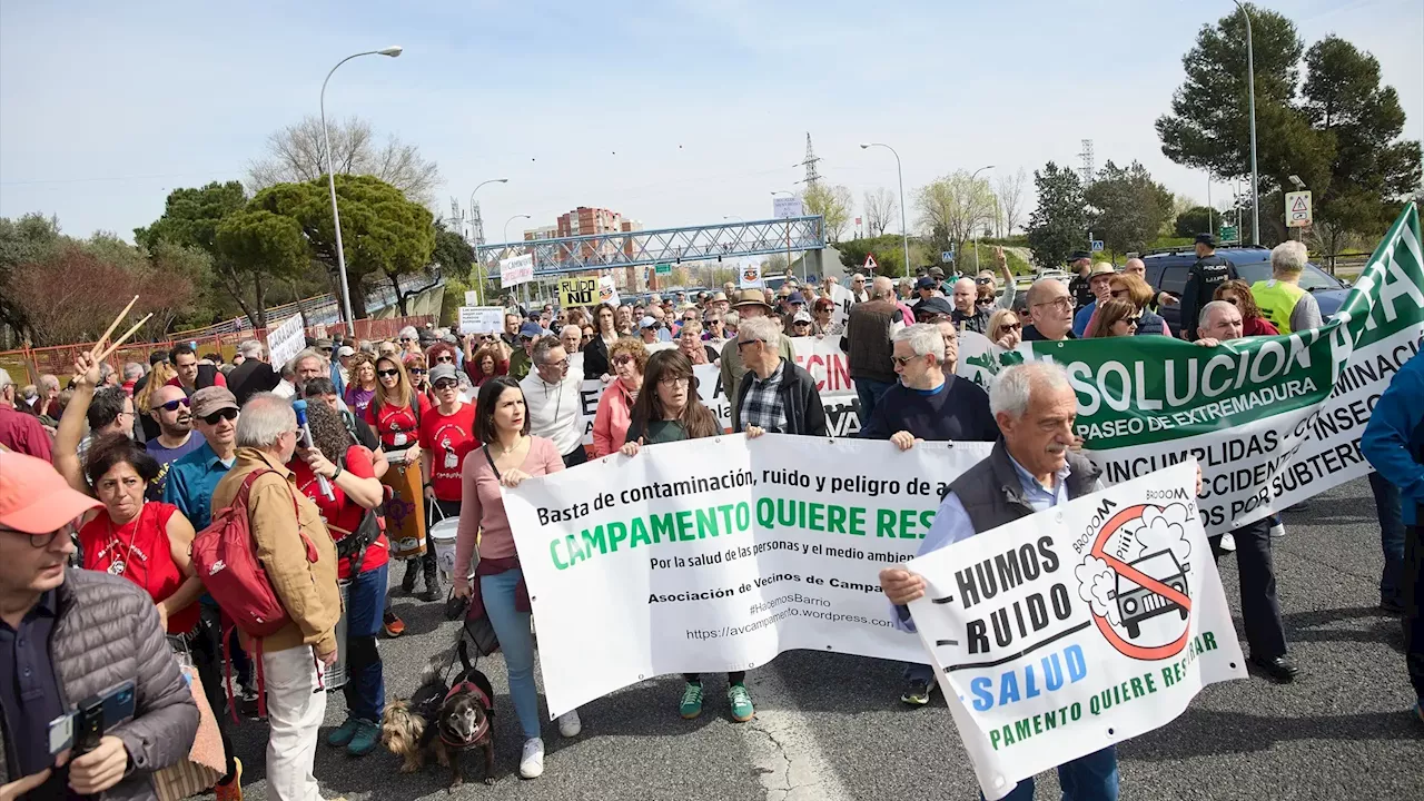 Unas 500 personas cortan la A-5 en Madrid en protesta por las 'mentiras' con respecto a su soterramiento