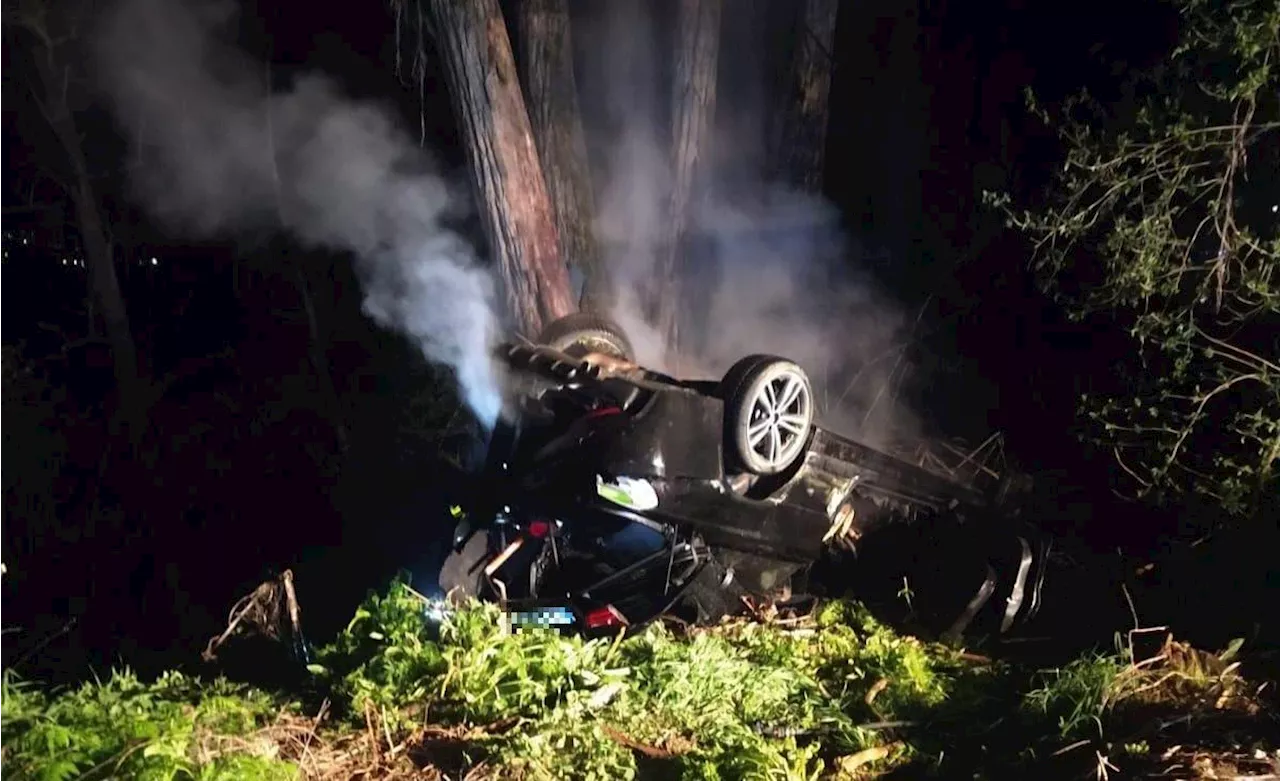 Incidente a Roma su via Casilina, auto si ribalta e prende fuoco: 2 morti