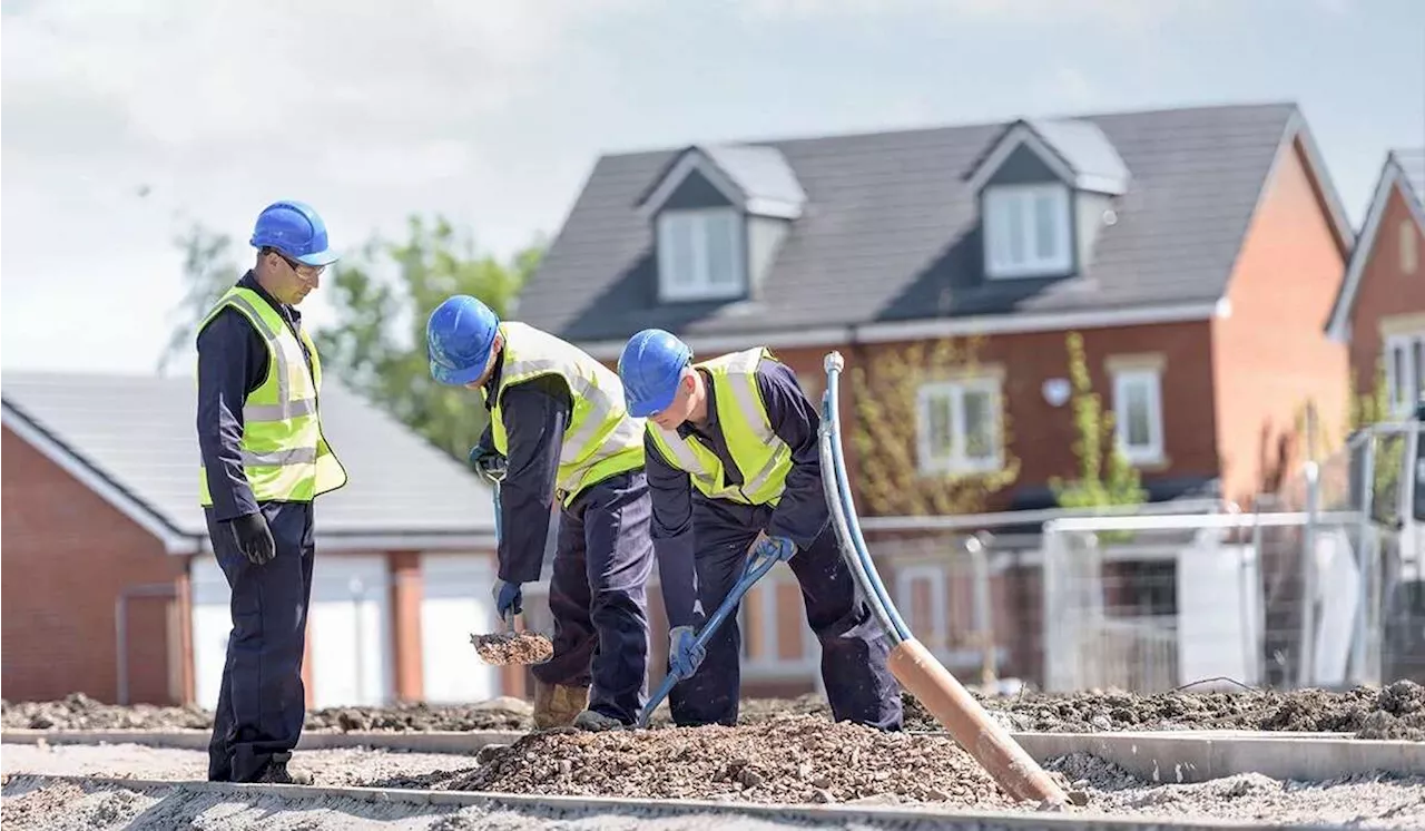 Exclusive: Housing Commission warns of electricity and water risk to housing