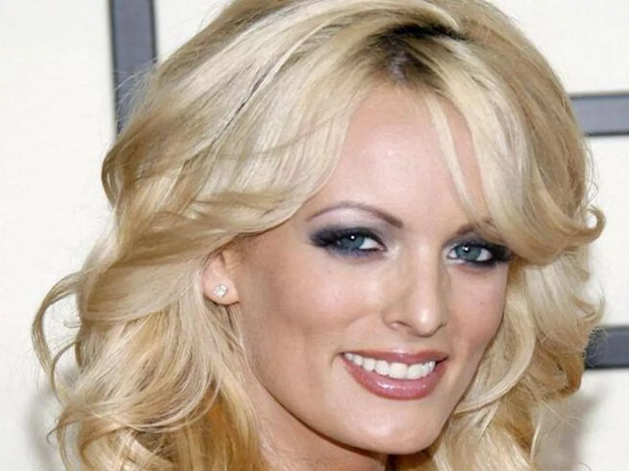 Stormy Daniels compie 45 anni: le origini del nome d’arte, la carriera nel cinema hard, il caso Trump, 7...