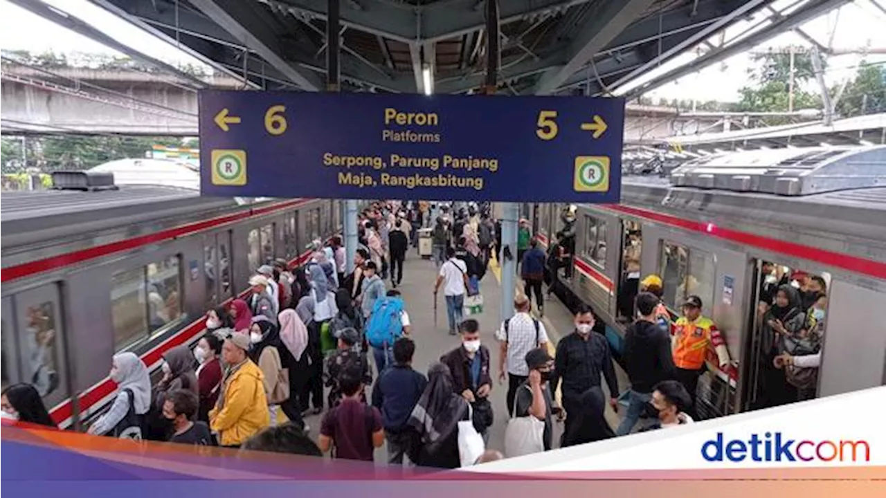 Awal Ramadan, Pengguna KRL Banyak Berhenti di Stasiun Tanah Abang