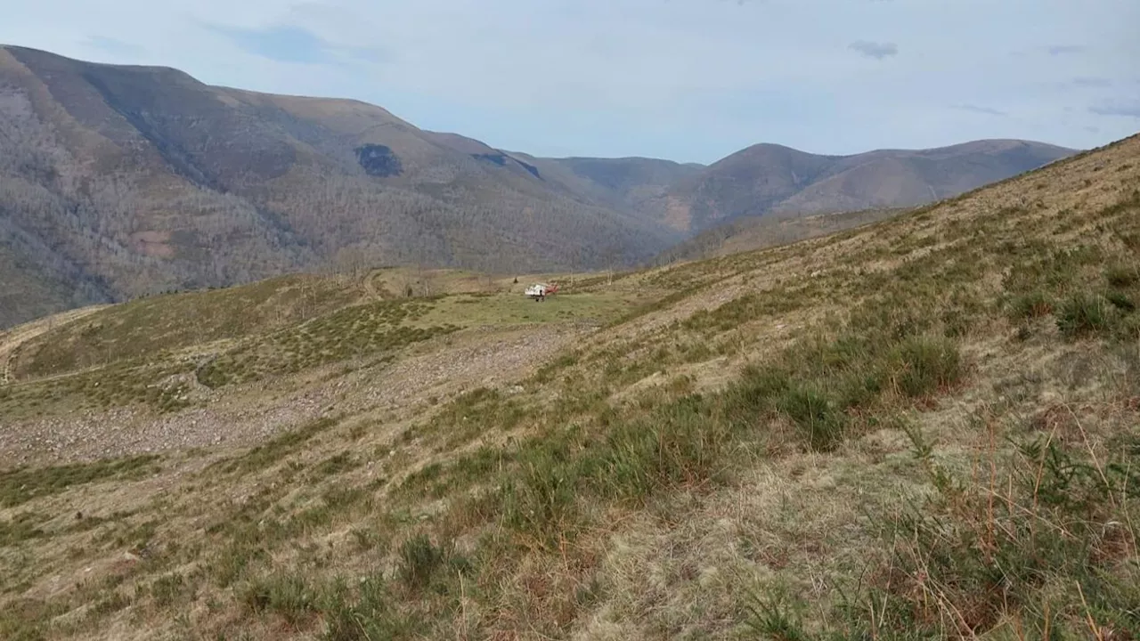 Muere un bombero durante la extinción de un fuego en un monte de Cantabria