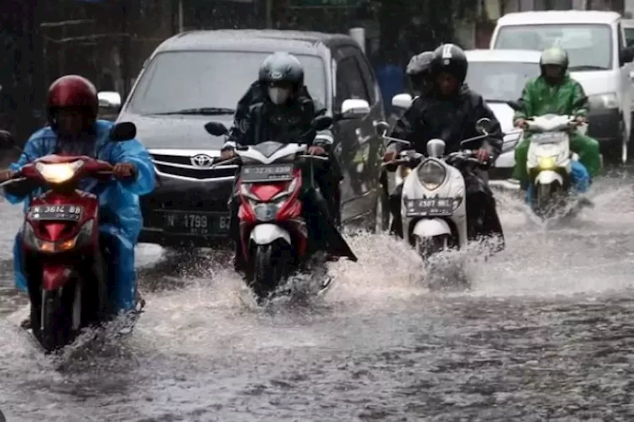 Hindari Kecelakaan Berkendara di Musim Hujan dengan Pengecekan Kendaraan Secara berkala , Simak 5 Tips Berikut!