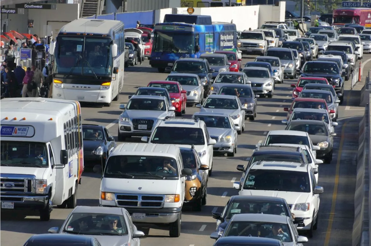 LAX travelers fight traffic mess on Sunday; construction delays cited