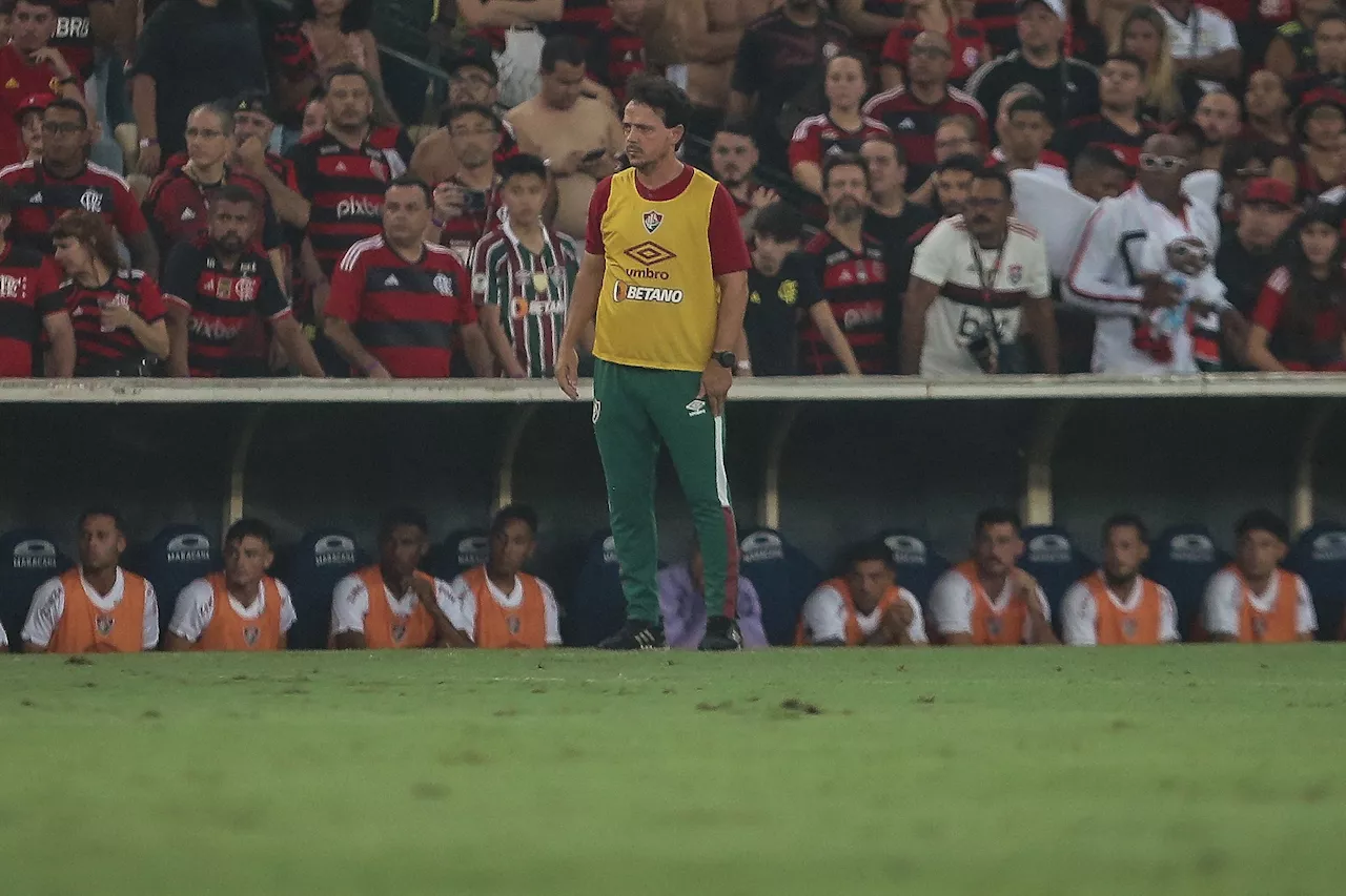 Fernando Diniz se irrita com críticas após eliminação do Fluminense no Carioca: ‘Falsos tricolores’