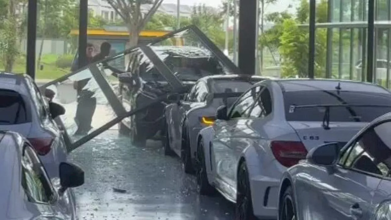 Tersangka Pengemudi Xpander Siap Ganti Rugi Setelah Menabrak Mobil Porsche di Showroom PIK