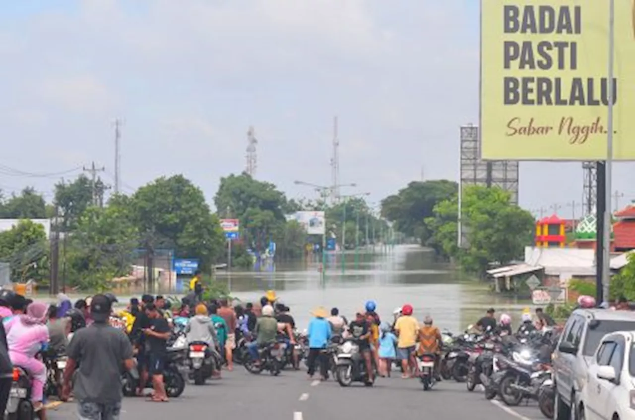 Jalan Pantura Demak-Semarang Putus Akibat Banjir