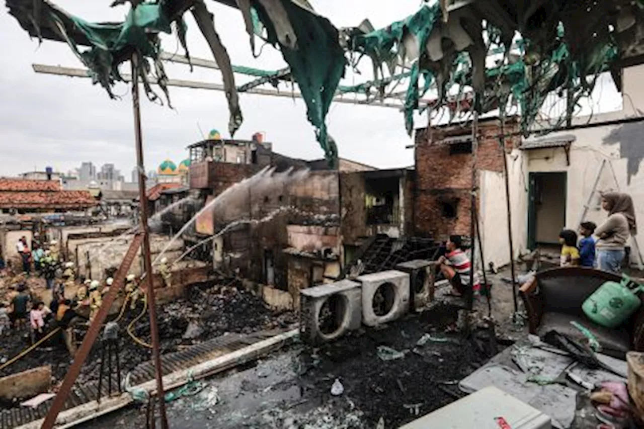 Kebakaran Rumah Padat penduduk di Kota Bambu