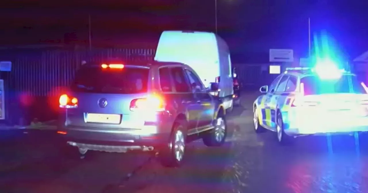 Moment police chase car in Manchester as 'stolen phones thrown out of window'