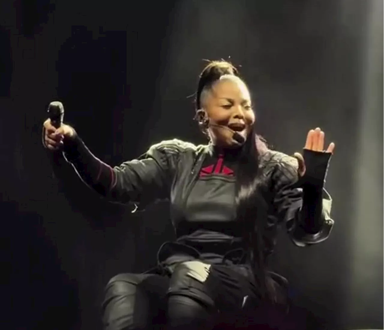 Janet Jackson gets so much love in Manila