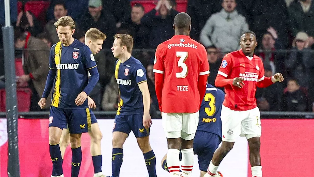 Late topper tussen PSV en Twente begonnen • Topscorer Steijn op bank bij Twente