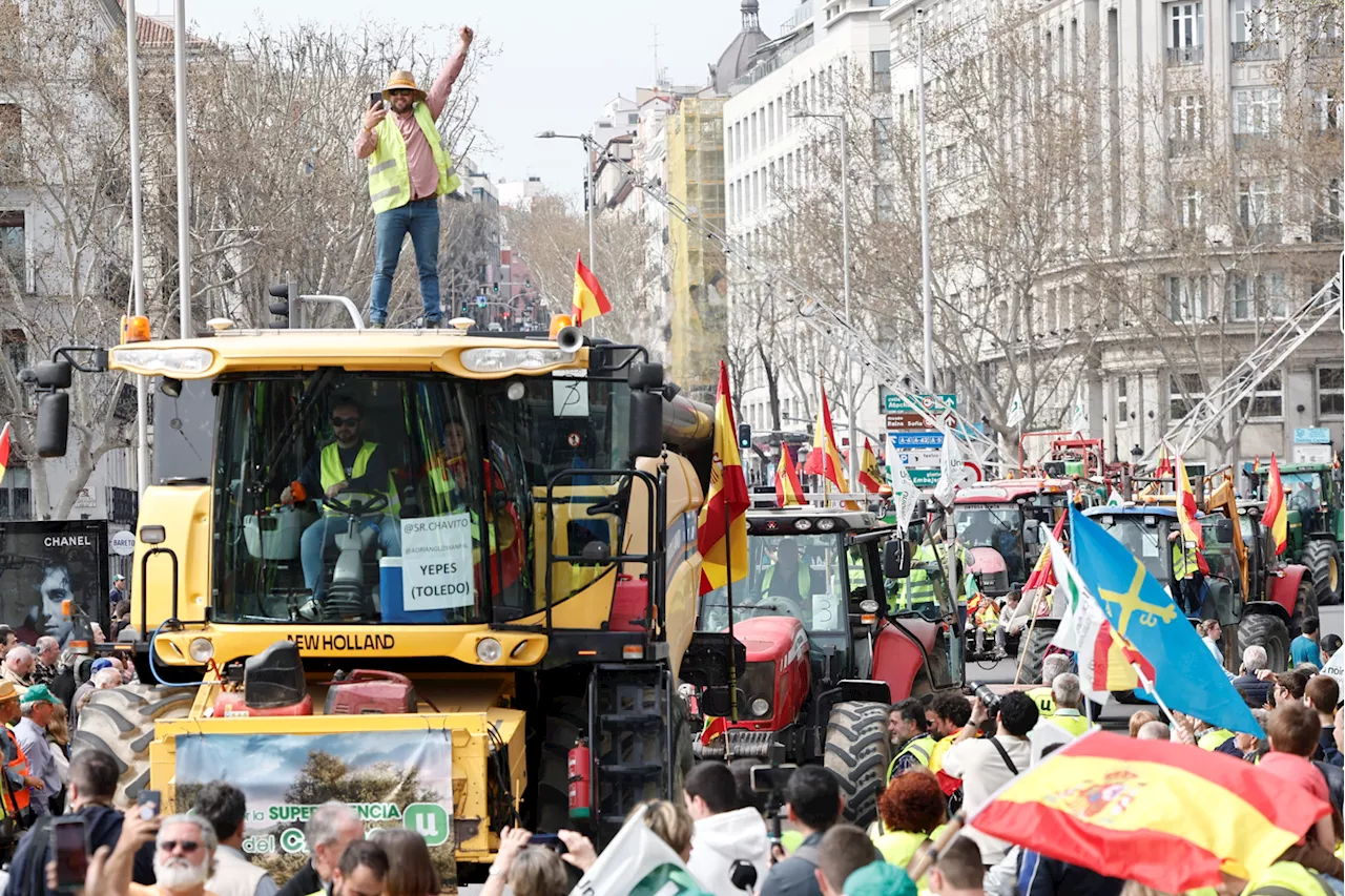 Cientos de personas y decenas de tractores protestan en Madrid para reclamar soluciones para el campo