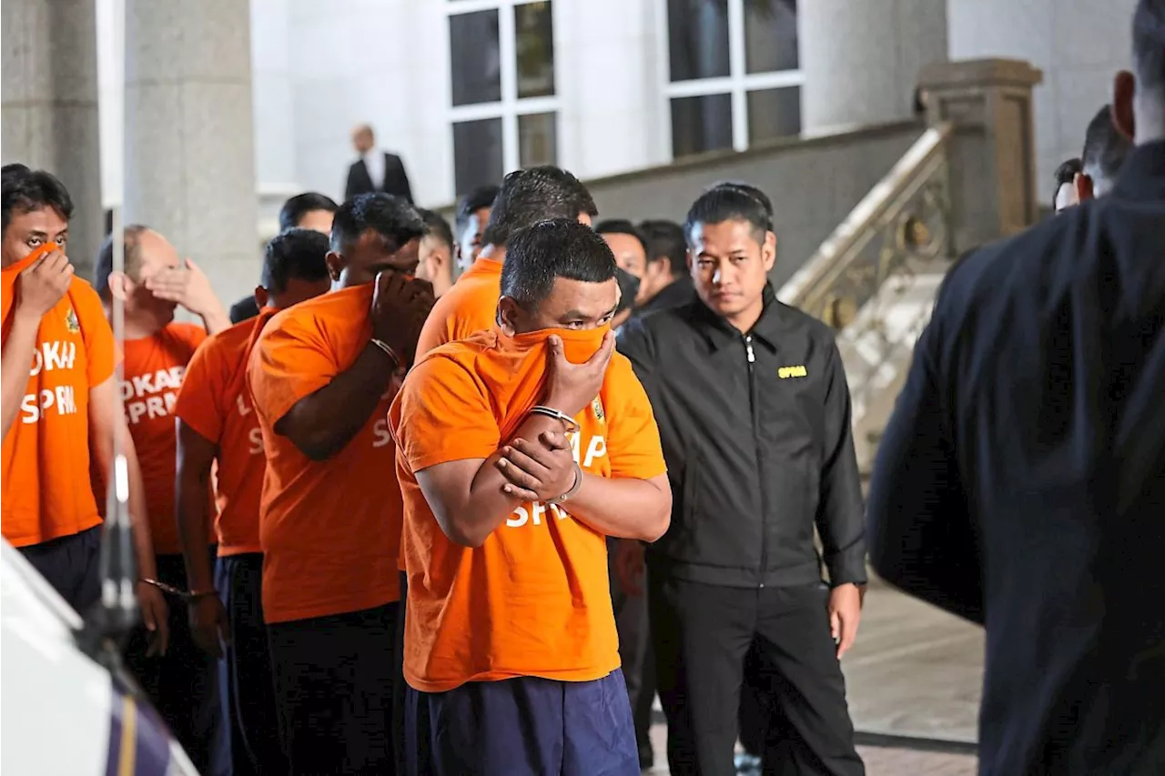 Civil servants held for RM5mil bribe from smugglers