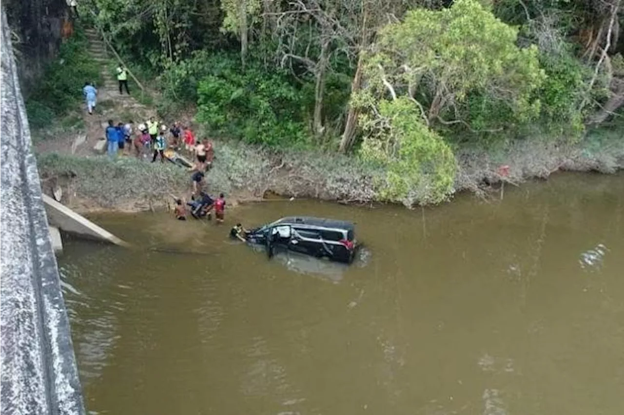 Singaporean man rescued after his MPV plunges into river in Johor