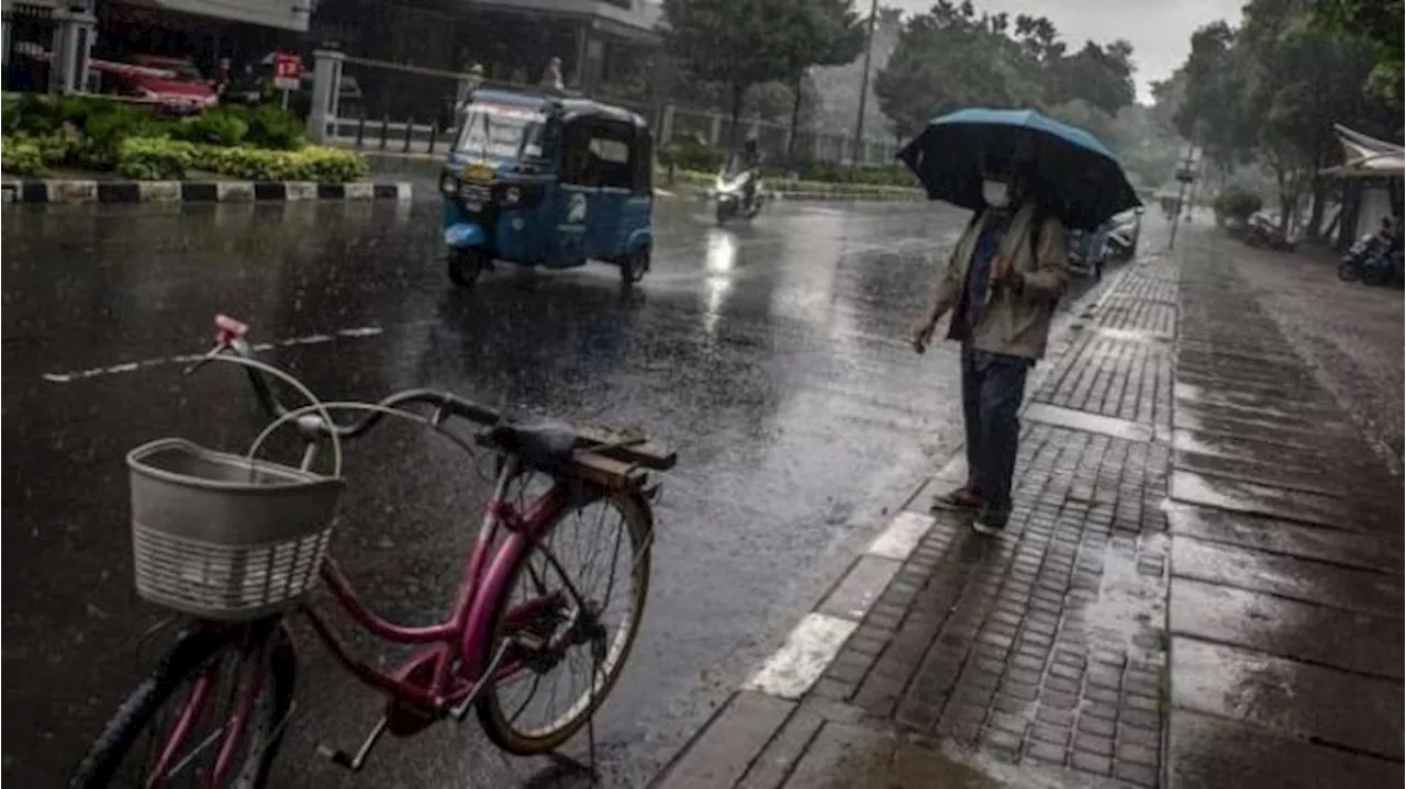 Pagi Hari Langit Jakarta Mendung, Hujan Ringan Bakal Mengguyur