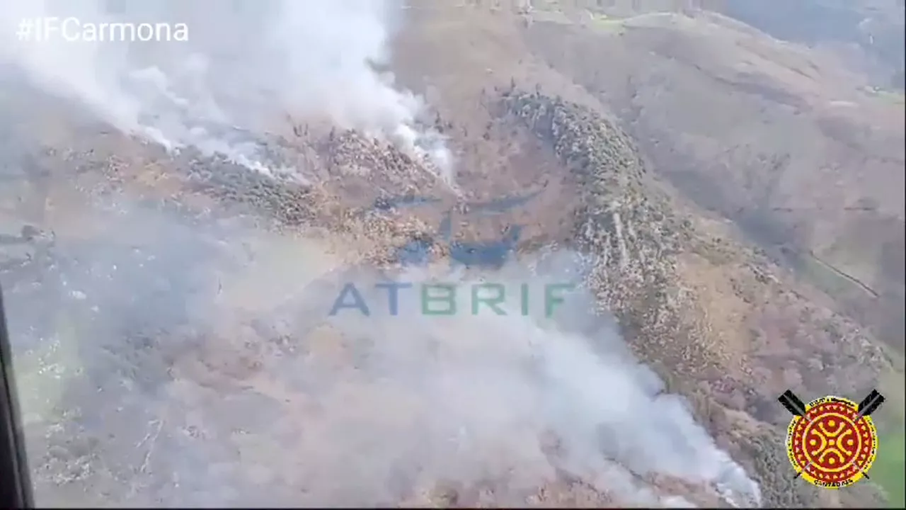 Muere un bombero forestal en un incendio de Cantabria mientras combatía las llamas