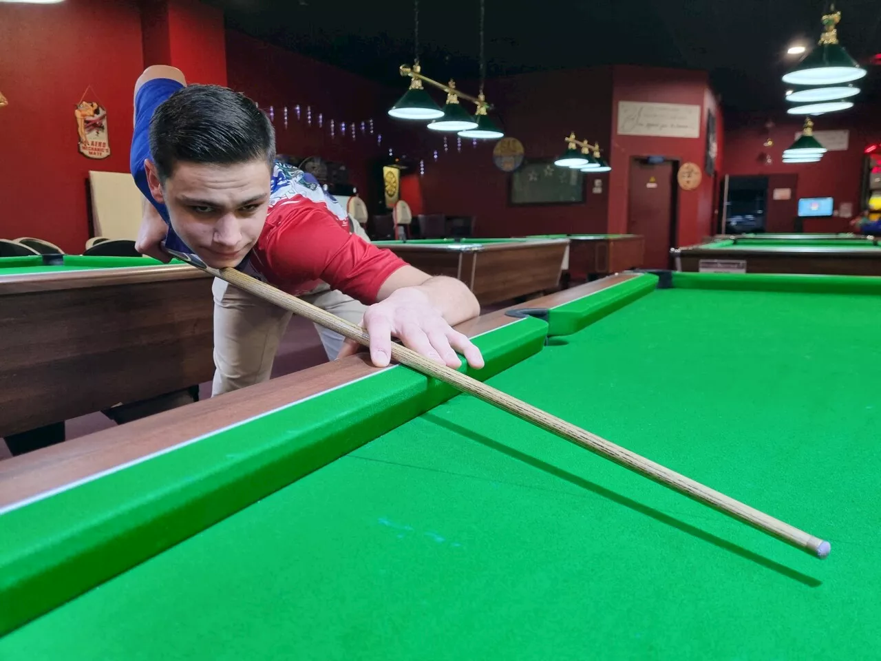 Ille-et-Vilaine : à 19 ans, Valentin joue pour l'équipe de France de billard