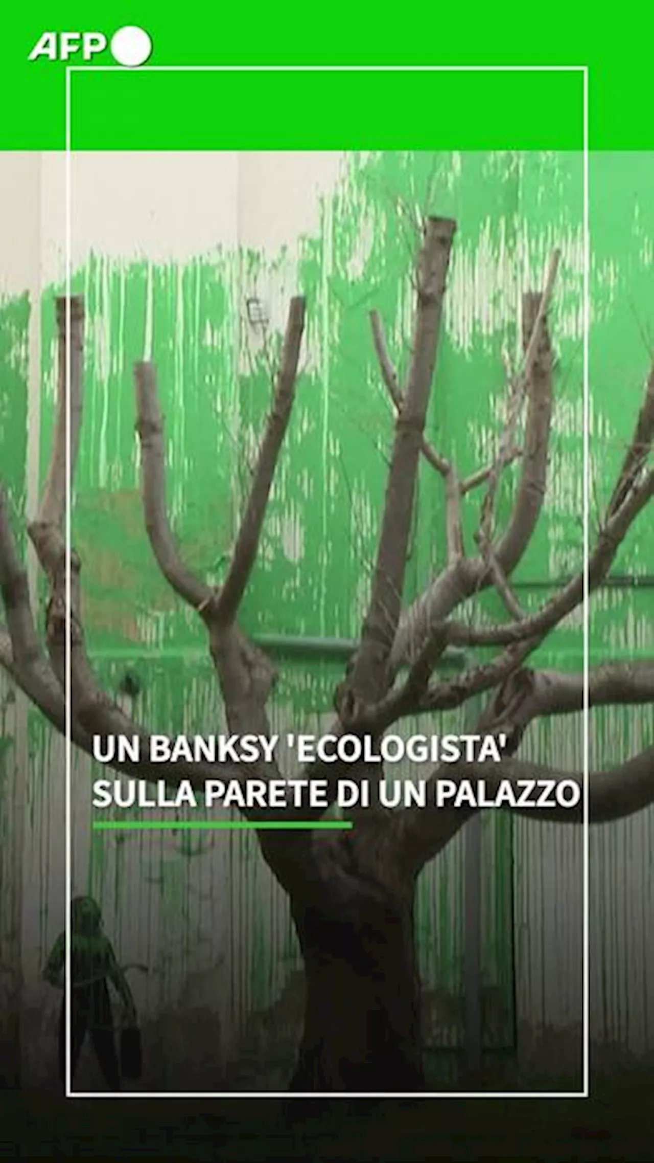 Un Banksy 'ecologista' sulla parete di un palazzo a Londra