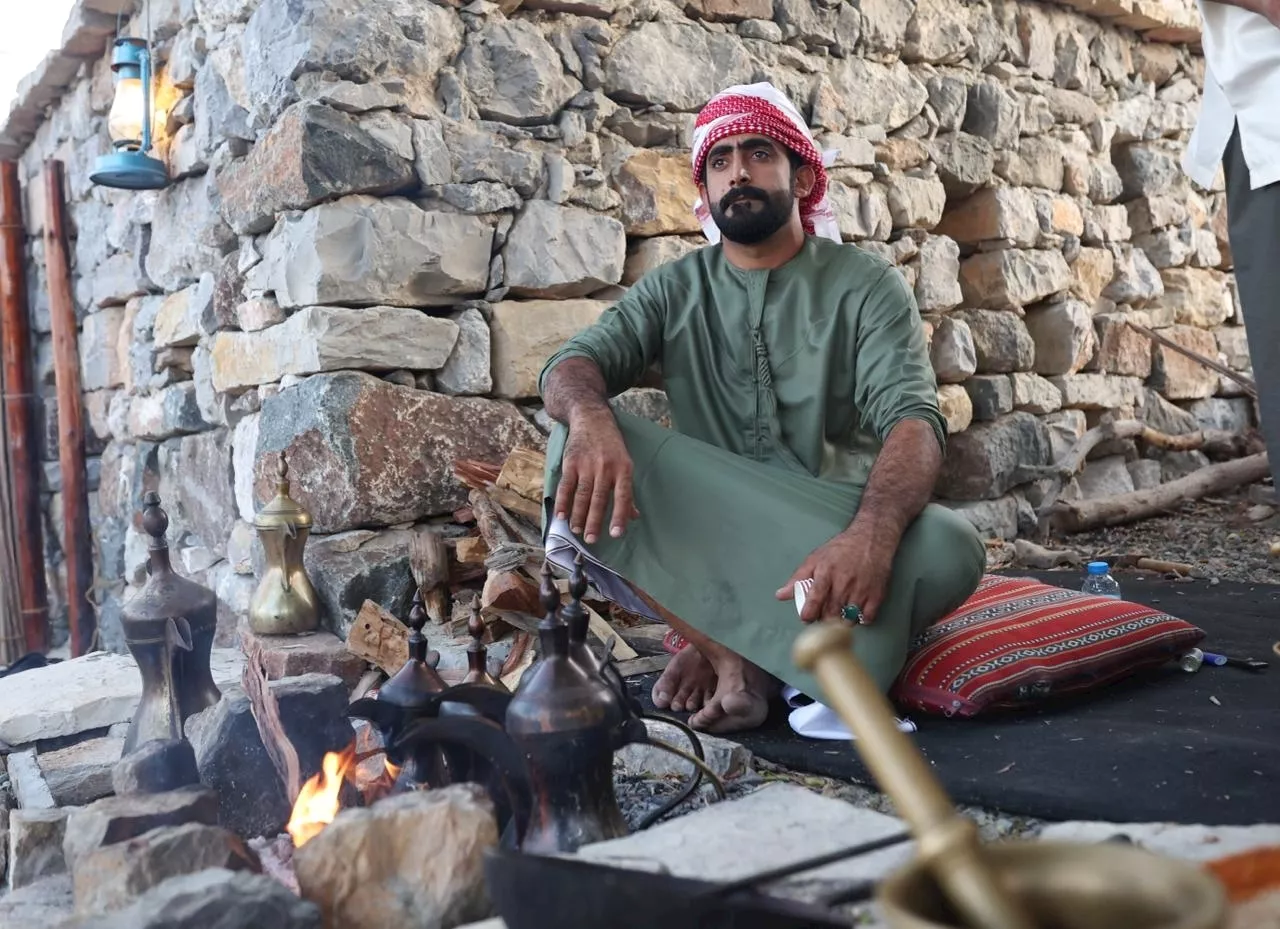 القهوة على الحطب.. ضيافة أهل الجبال بعد الإفطار