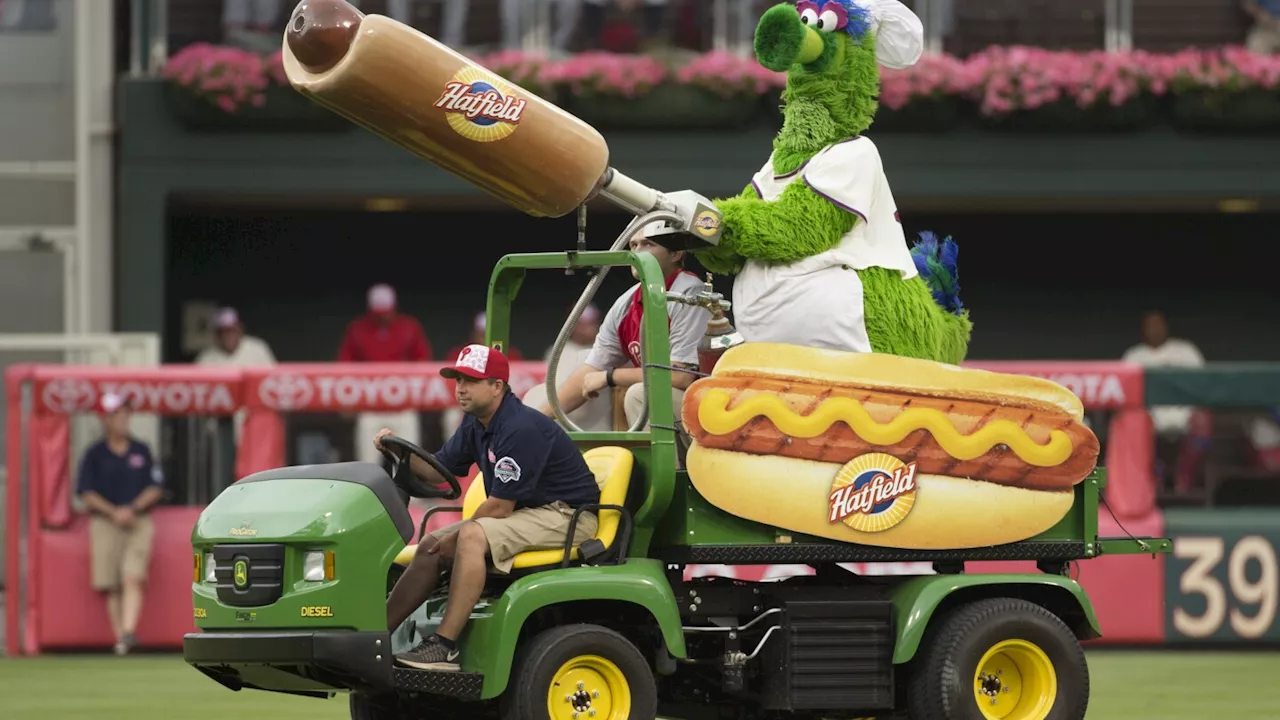 Phillies end $1 hot dog nights following unruly fan behavior