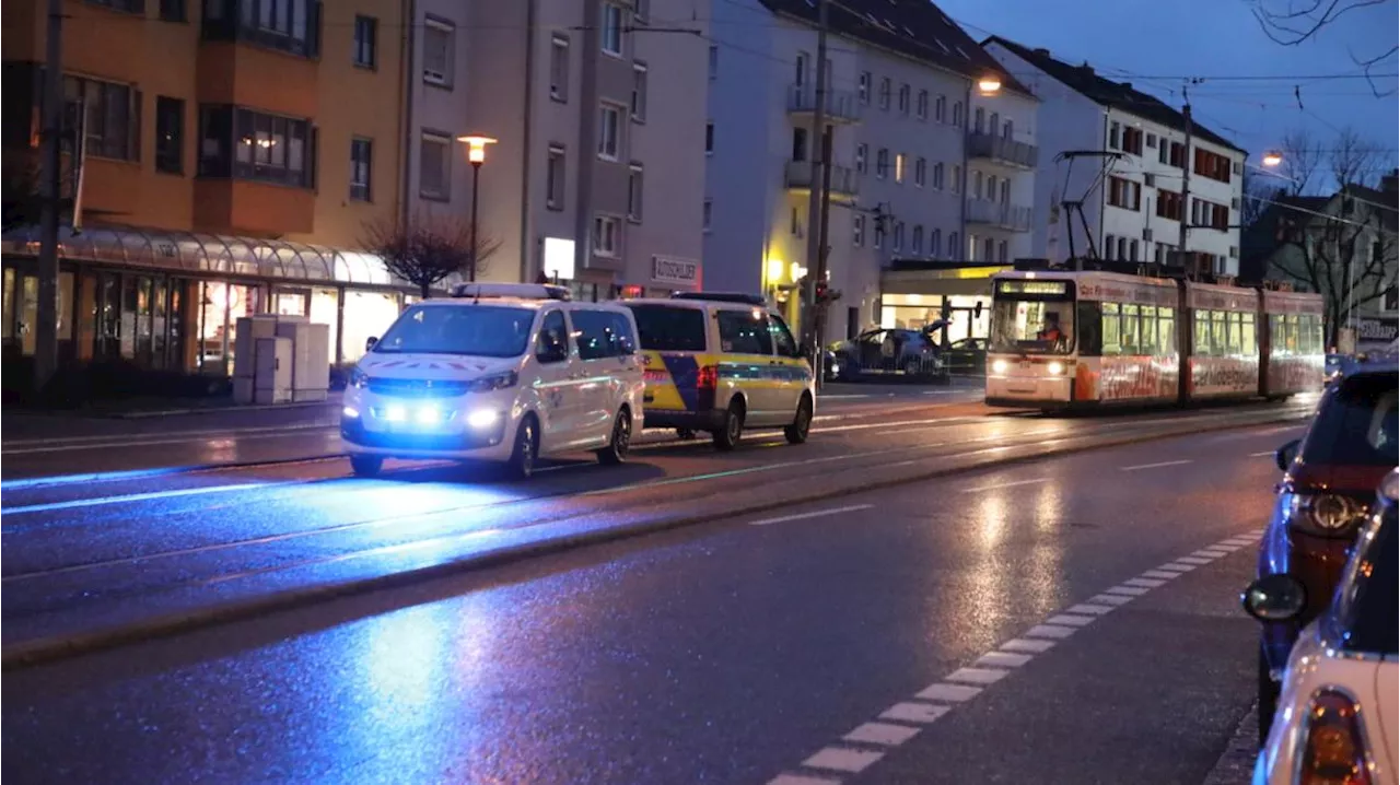 Schwerer Unfall in Augsburg-Hochzoll: E-Scooter-Fahrer und Tram kollidieren