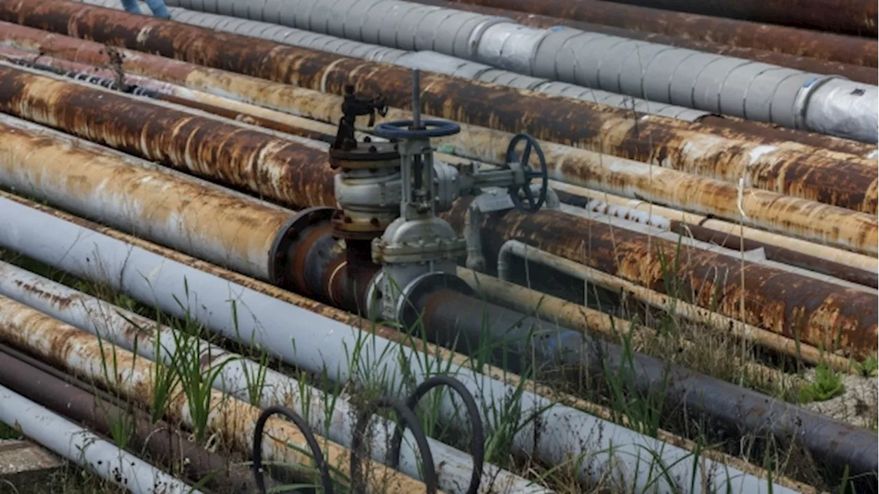 Unplanned shutdown of Imperial pipeline affects delivery of fuel to Winnipeg