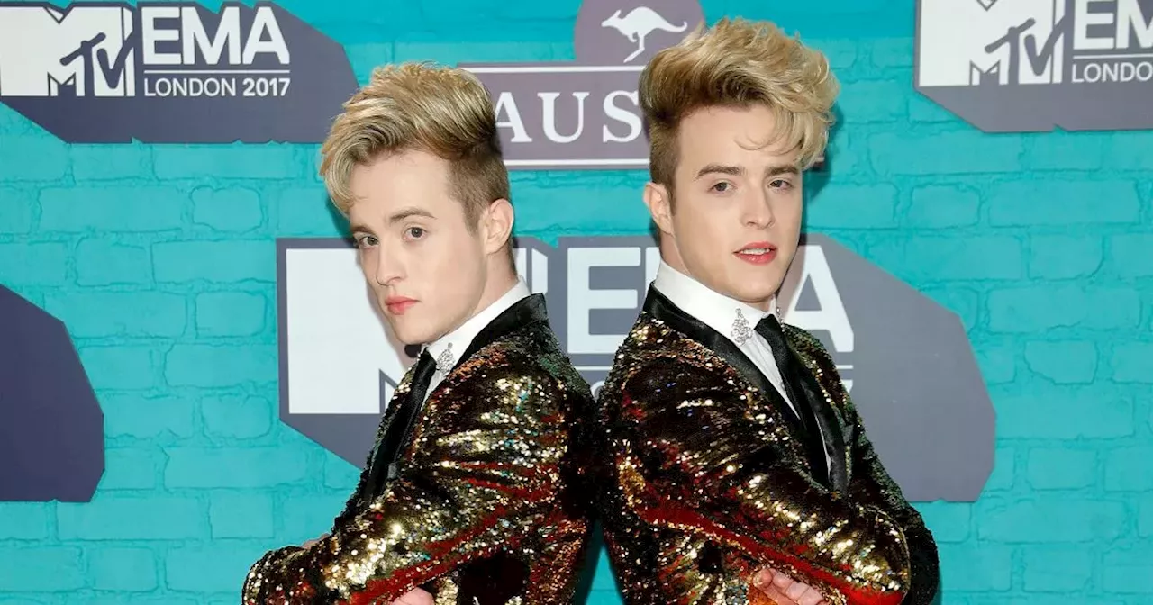 Jedward show up at Glasgow pub and delight St. Paddy's day crowds