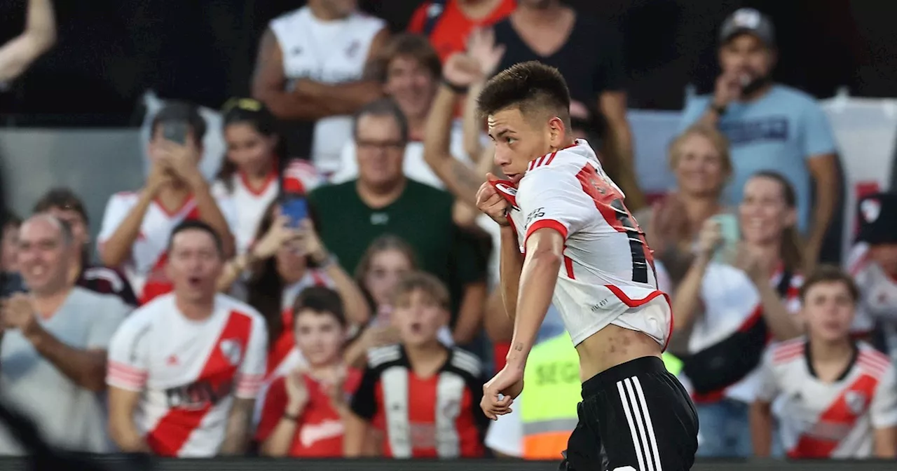 Joven jugador marca su primer gol en el Monumental