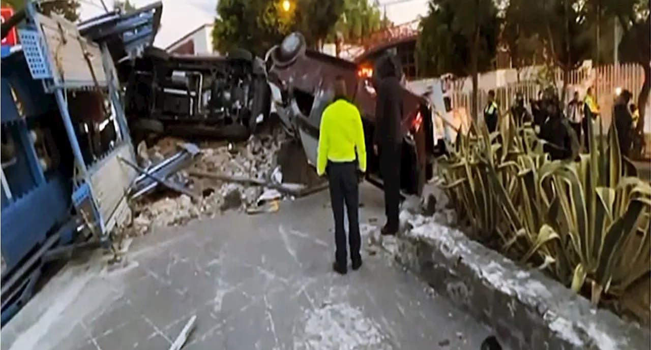 Vuelca tráiler nodriza en Av. Insurgentes