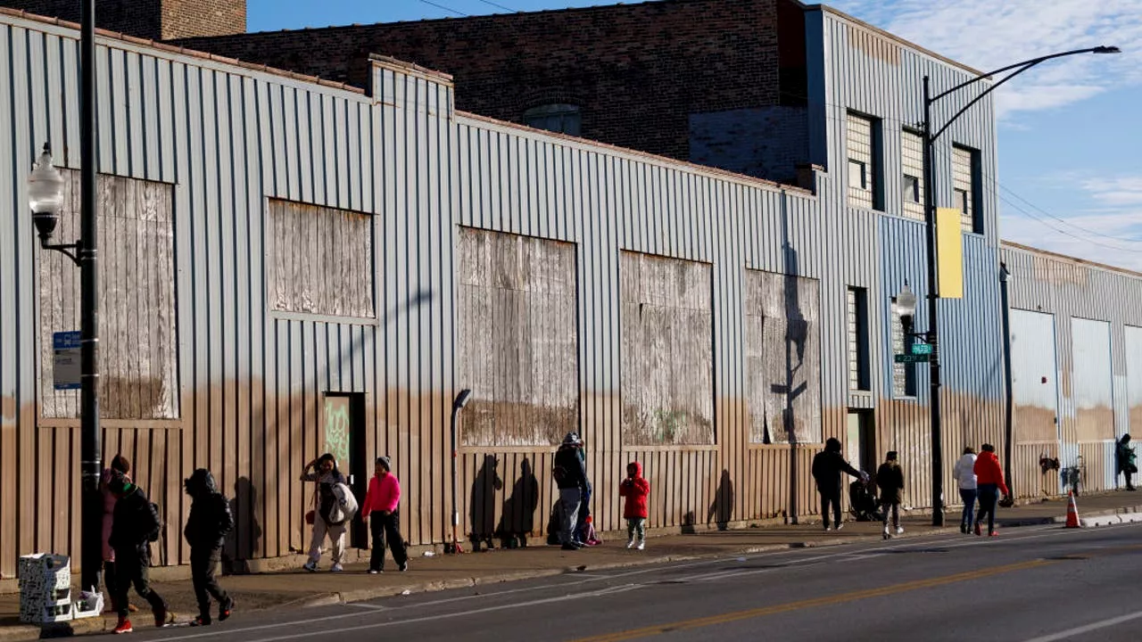 Confusion looming over Chicago migrant shelter evictions