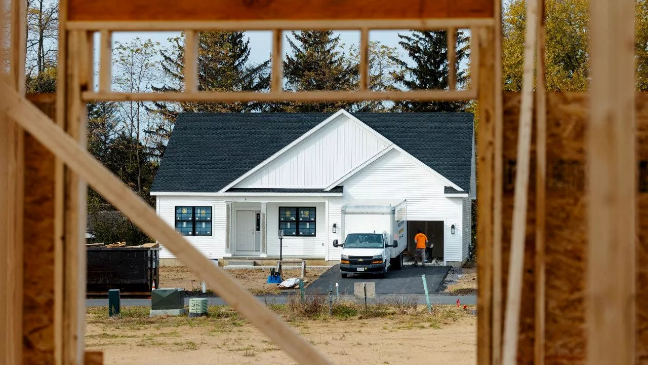 US homebuilder sentiment unexpectedly rises to highest level since July