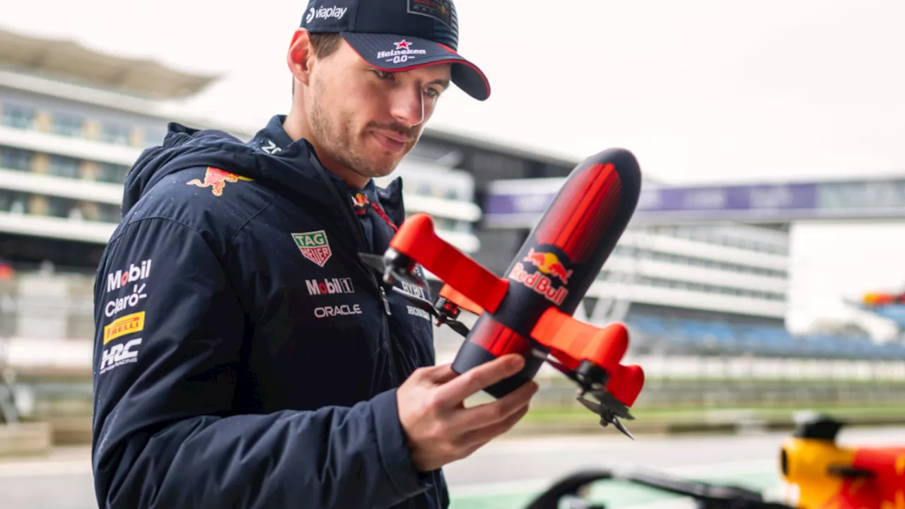 Red Bull Racing lässt eine Renndrohne eine Runde von Max Verstappen filmen