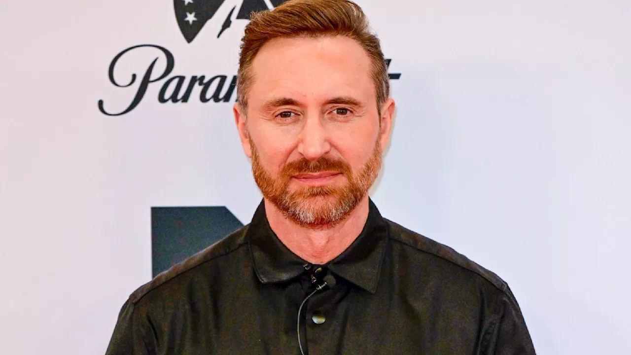 David Guetta (56 ans), papa pour la troisième fois : découvrez le cliché très émouvant de l’annonce de la naissance de sa fille