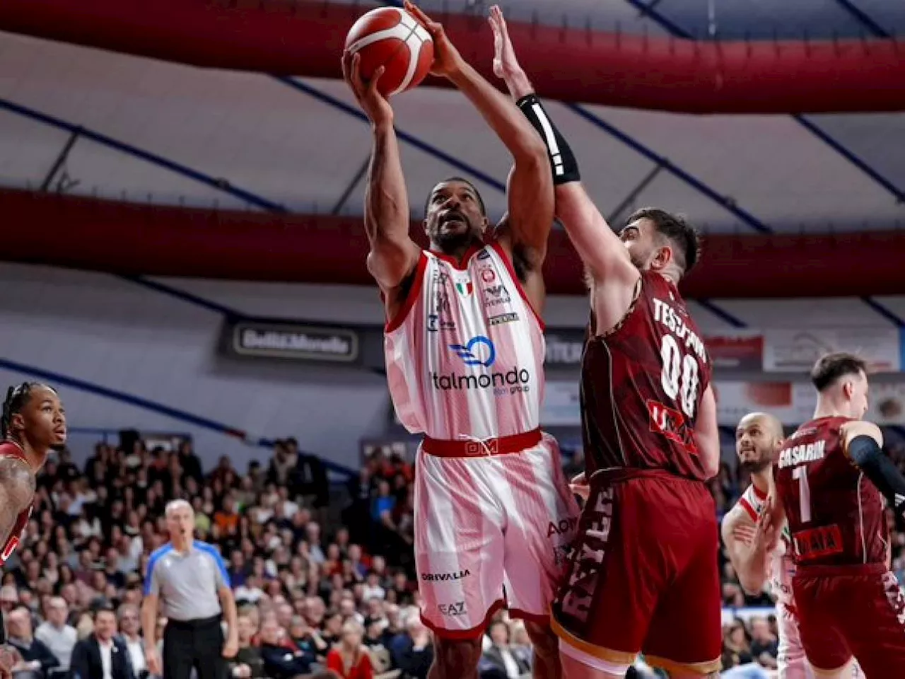 Basket, cadono tutte le big: Milano, Bologna e Brescia vanno ko