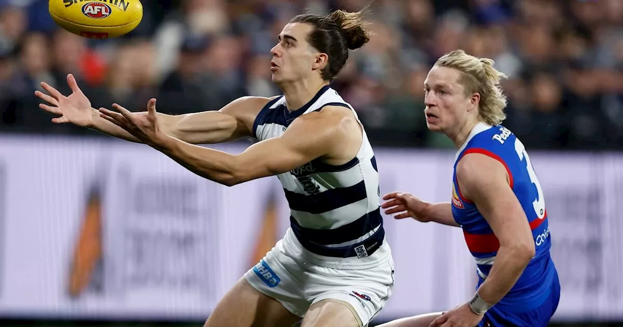 Oisín Mullin extends AFL stay by signing two-year extension with Geelong Cats