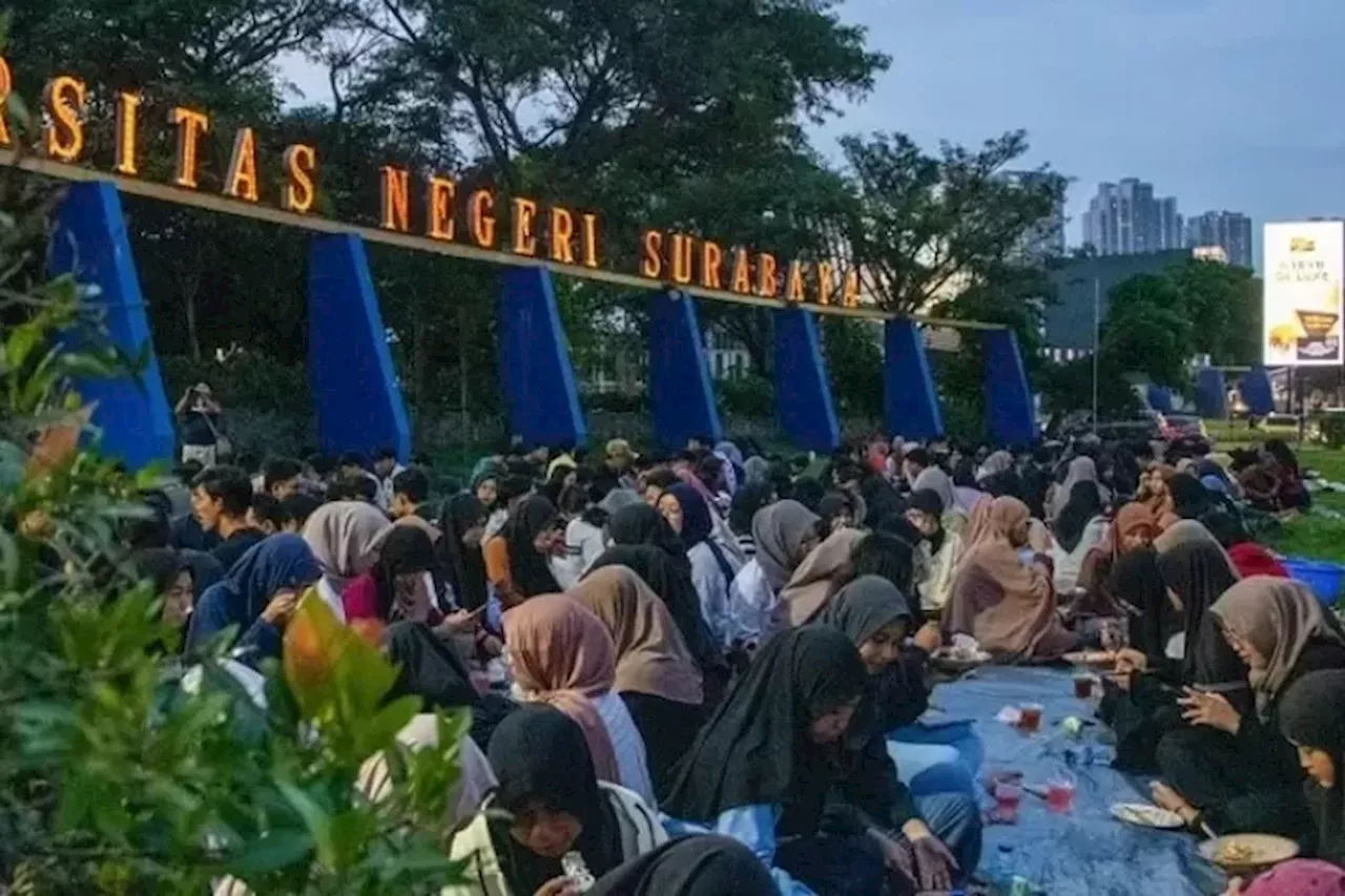 Unesa Kampus Lidah Wetan Bagikan 1.000 Porsi Makanan dan Takjil Gratis Selama Ramadhan