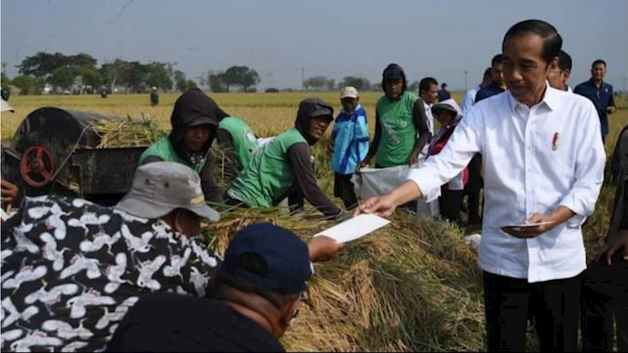 Penjelasan Paspampres soal Spanduk yang Dibentangkan Emak-emak Dirampas Saat Kunjungan Jokowi