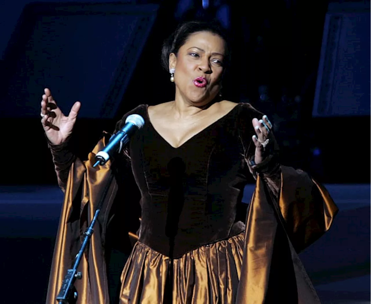 30 years after firing, a soprano returns to the Met Opera for a recital
