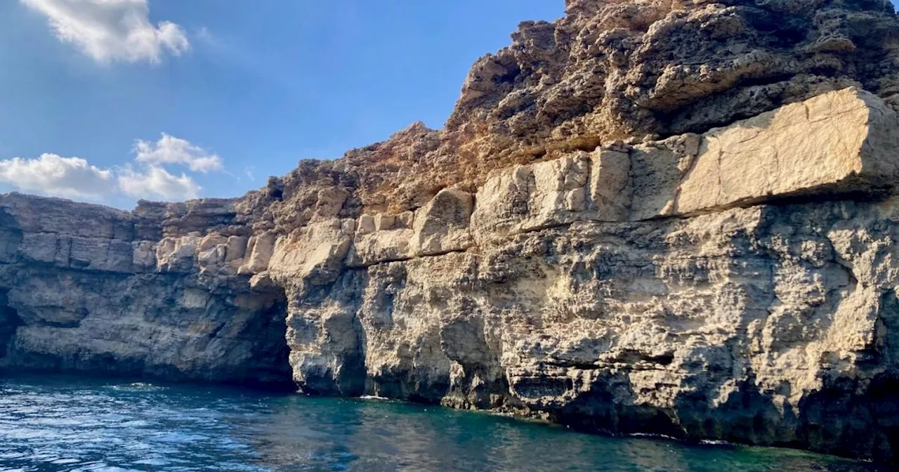 Zwischen Malto und Gozo: Eine kleine Insel im Dornröschenschlaf