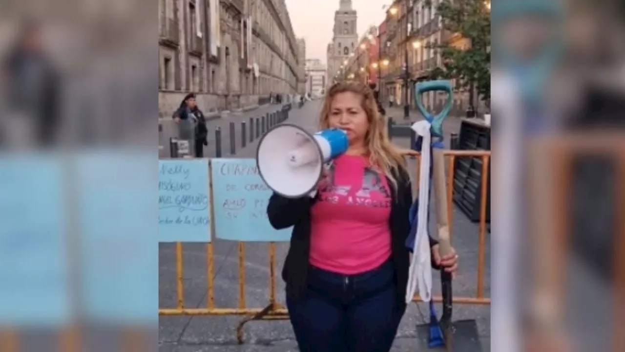 &quot;Que me la deje&quot;, dice AMLO, sobre la pala que le llevaba Ceci Flores, madre buscadora